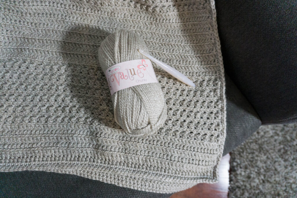 Free Beginner Crochet Blanket Pattern - Lola Blanket